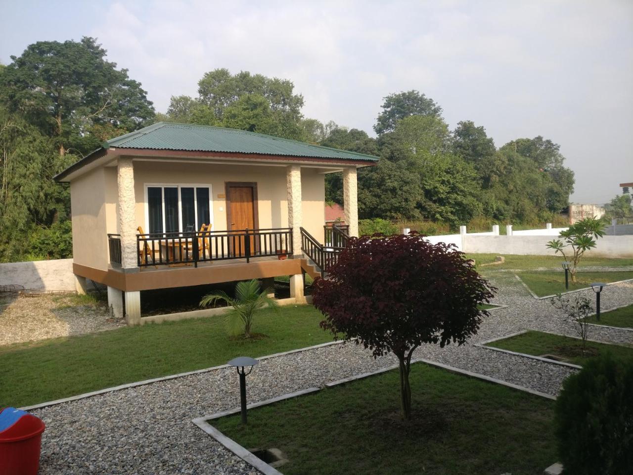 Hotel Hornbill Sauraha Exterior foto