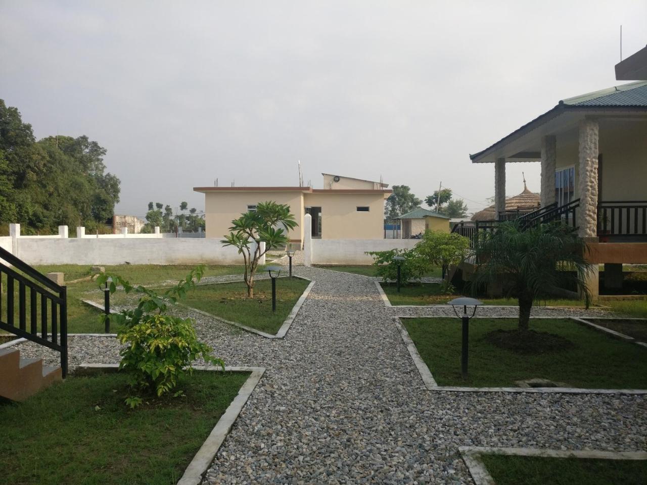 Hotel Hornbill Sauraha Exterior foto