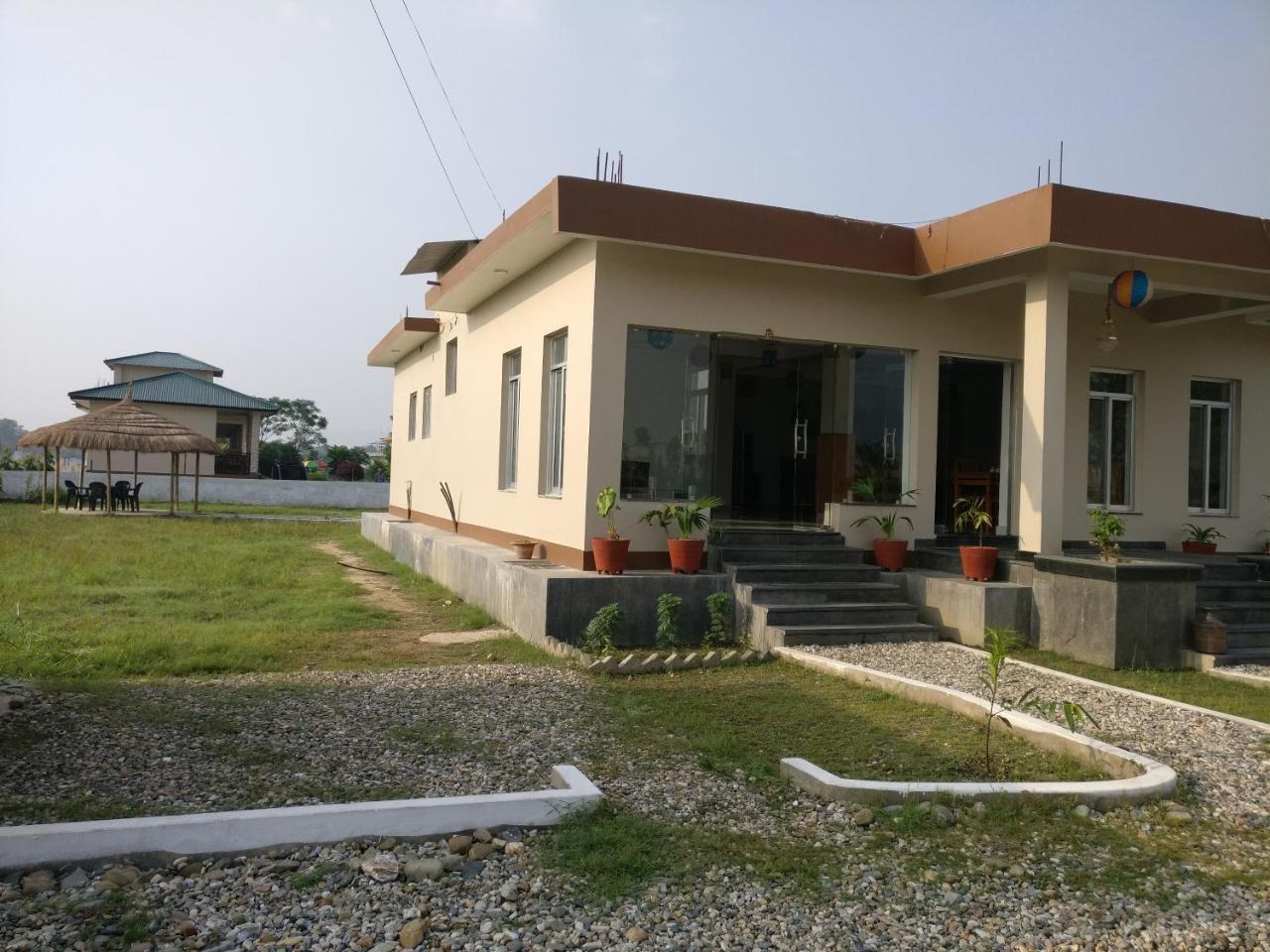 Hotel Hornbill Sauraha Exterior foto