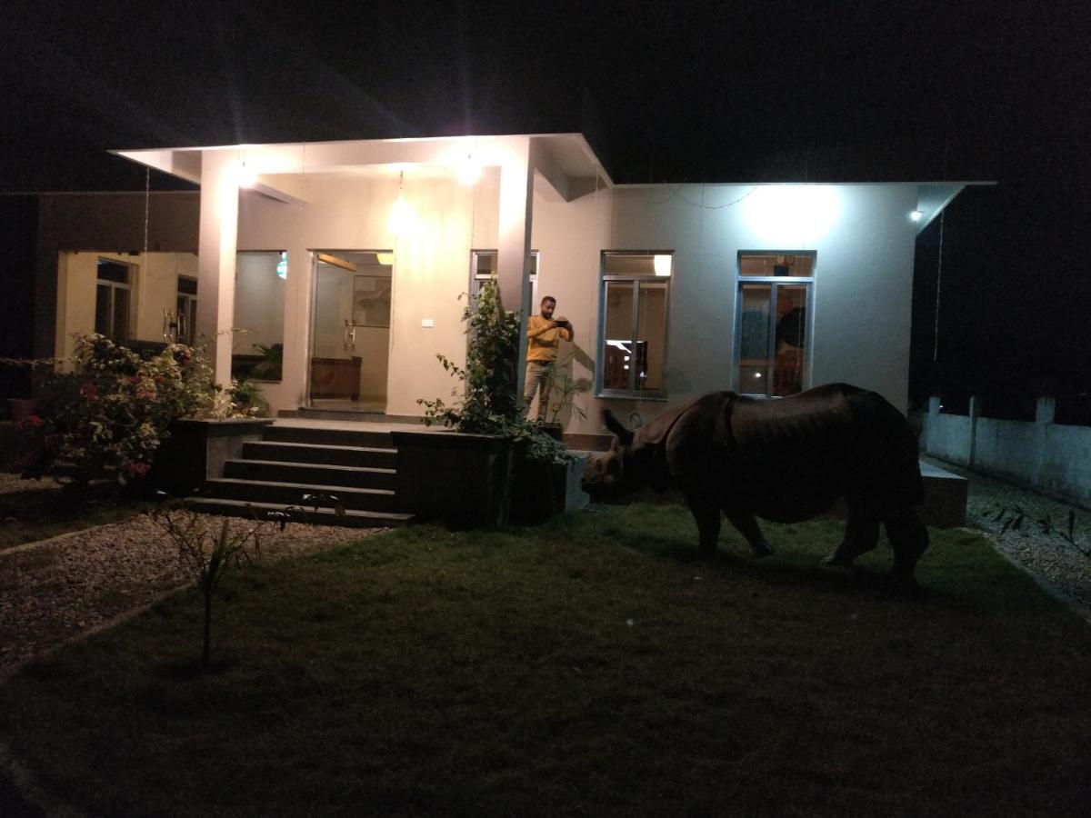 Hotel Hornbill Sauraha Exterior foto